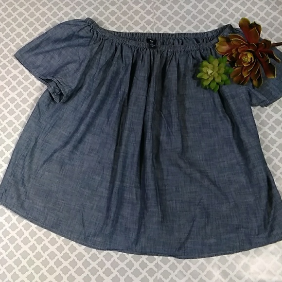 GAP Tops - GAP  off the shoulders top women's